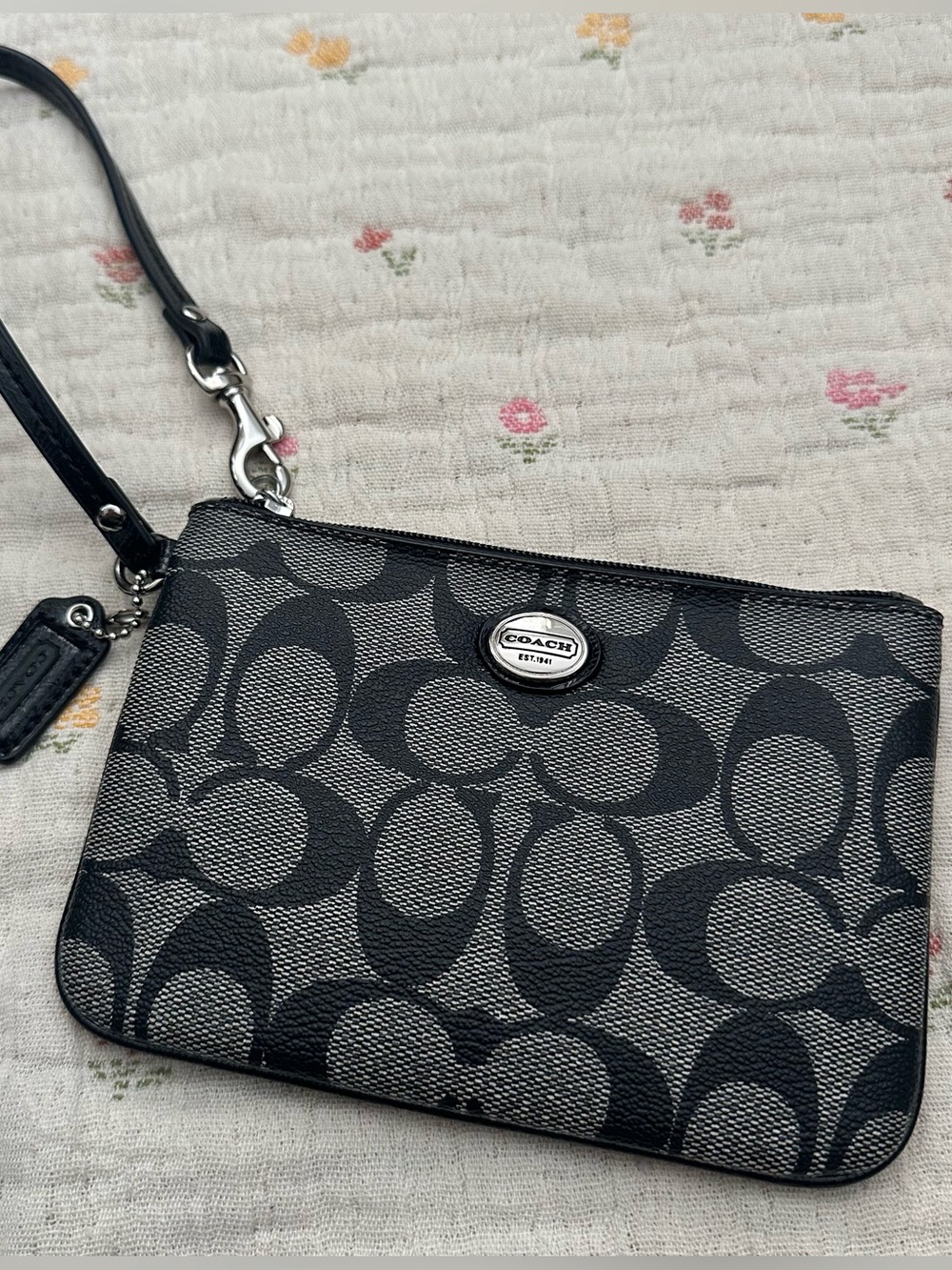 Coach Peyton Signature Small Wristlet black signature canvas design